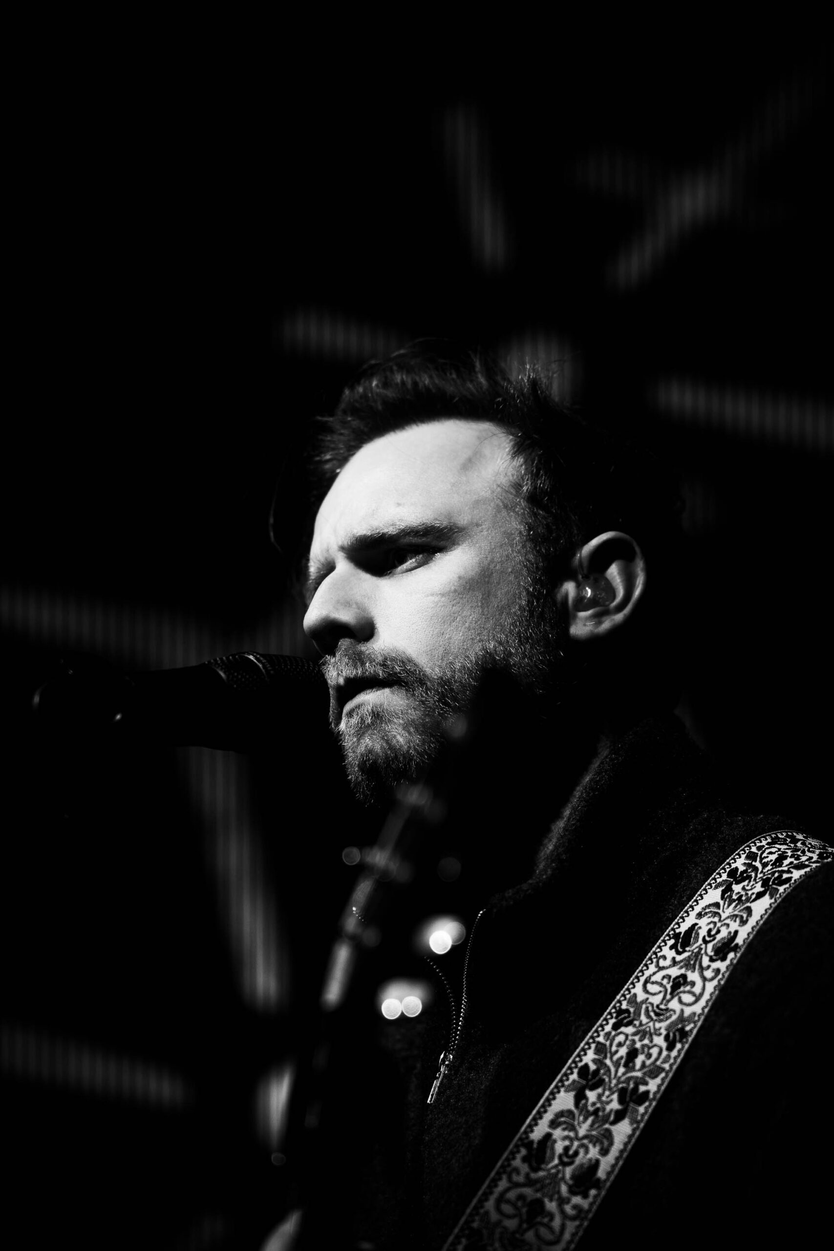 Im Rahmen ihrer „LIGHT LIFE LOVE“ Österreich-Tour verwandelten die Fitz Brothers am 26. März 2026 die Grazer Postgarage in ein pulsierendes Zentrum für Indie-Pop und emotionale Live-Momente. Das Duo begeisterte gemeinsam mit seiner fünfköpfigen Band durch kraftvolle mehrstimmige Gesänge und präsentierte Highlights wie „Masterpiece“, die das Publikum bis in die letzte Reihe mitrissen. Mit dieser mitreißenden Performance festigten die Brüder ihren Ruf als einer der aktuell spannendsten Live-Acts des Landes und hinterließen ein restlos begeistertes Grazer Publikum.