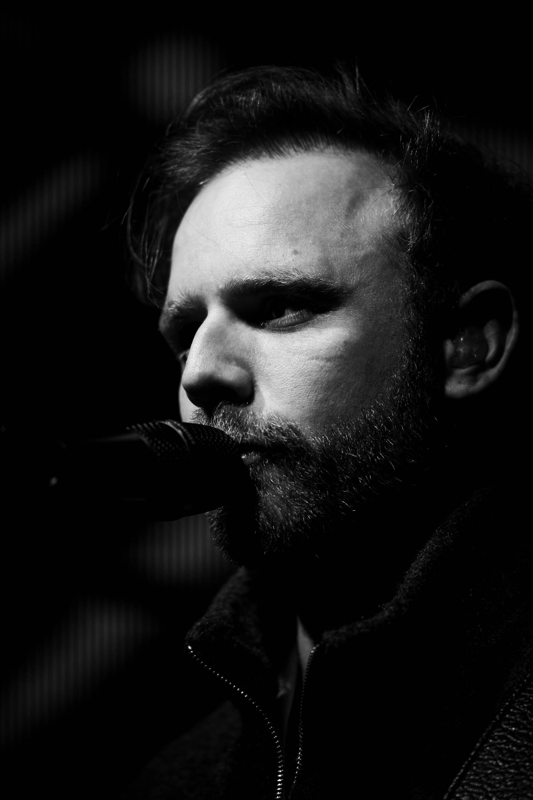 Im Rahmen ihrer „LIGHT LIFE LOVE“ Österreich-Tour verwandelten die Fitz Brothers am 26. März 2026 die Grazer Postgarage in ein pulsierendes Zentrum für Indie-Pop und emotionale Live-Momente. Das Duo begeisterte gemeinsam mit seiner fünfköpfigen Band durch kraftvolle mehrstimmige Gesänge und präsentierte Highlights wie „Masterpiece“, die das Publikum bis in die letzte Reihe mitrissen. Mit dieser mitreißenden Performance festigten die Brüder ihren Ruf als einer der aktuell spannendsten Live-Acts des Landes und hinterließen ein restlos begeistertes Grazer Publikum.