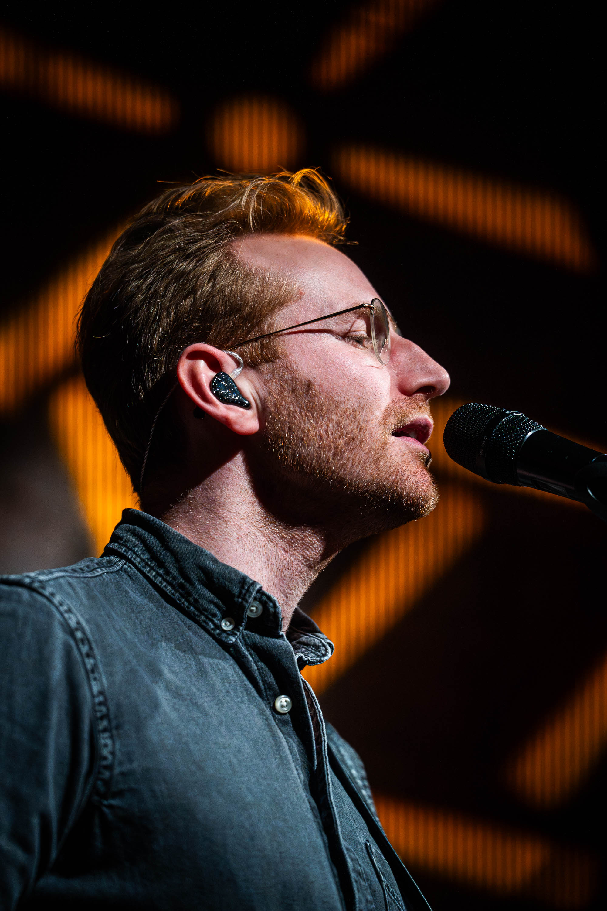 Im Rahmen ihrer „LIGHT LIFE LOVE“ Österreich-Tour verwandelten die Fitz Brothers am 26. März 2026 die Grazer Postgarage in ein pulsierendes Zentrum für Indie-Pop und emotionale Live-Momente. Das Duo begeisterte gemeinsam mit seiner fünfköpfigen Band durch kraftvolle mehrstimmige Gesänge und präsentierte Highlights wie „Masterpiece“, die das Publikum bis in die letzte Reihe mitrissen. Mit dieser mitreißenden Performance festigten die Brüder ihren Ruf als einer der aktuell spannendsten Live-Acts des Landes und hinterließen ein restlos begeistertes Grazer Publikum.
